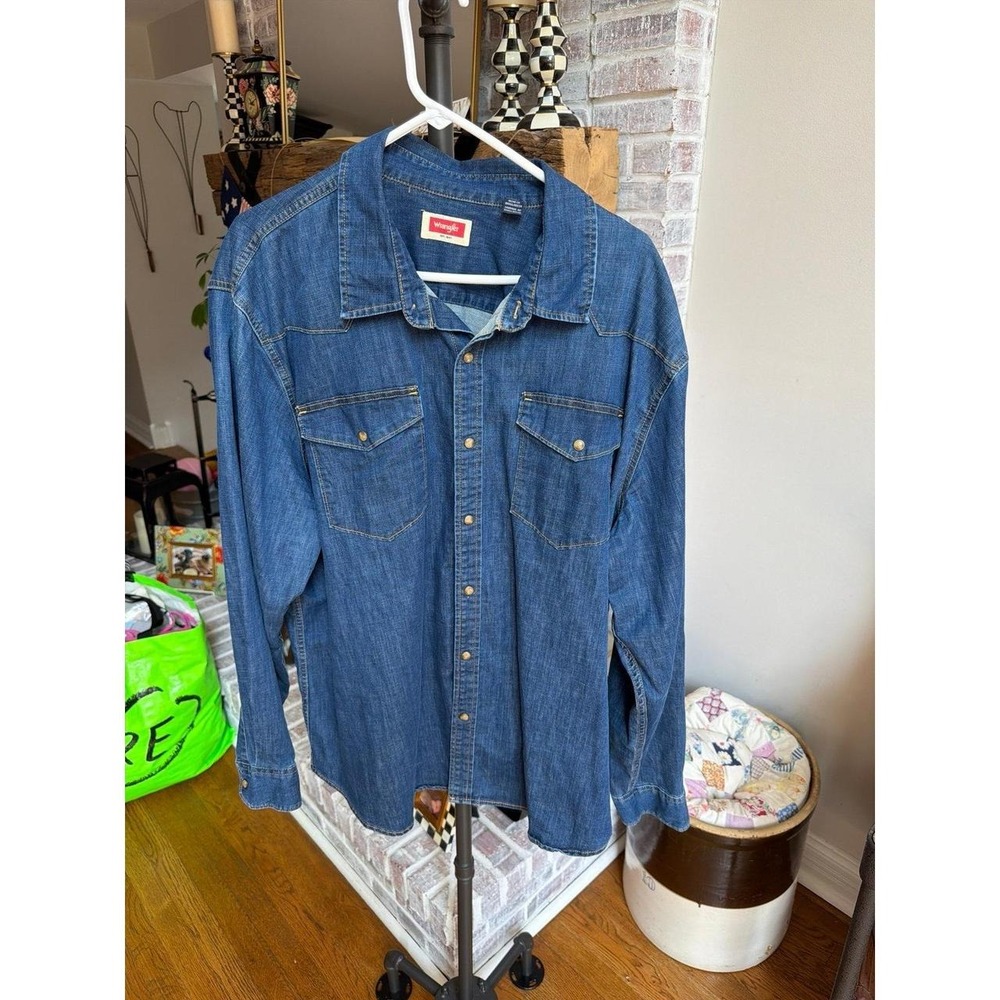 Wrangler Men's Classic Long Sleeve Denim Western Snap Shirt a mid-wash 2XL